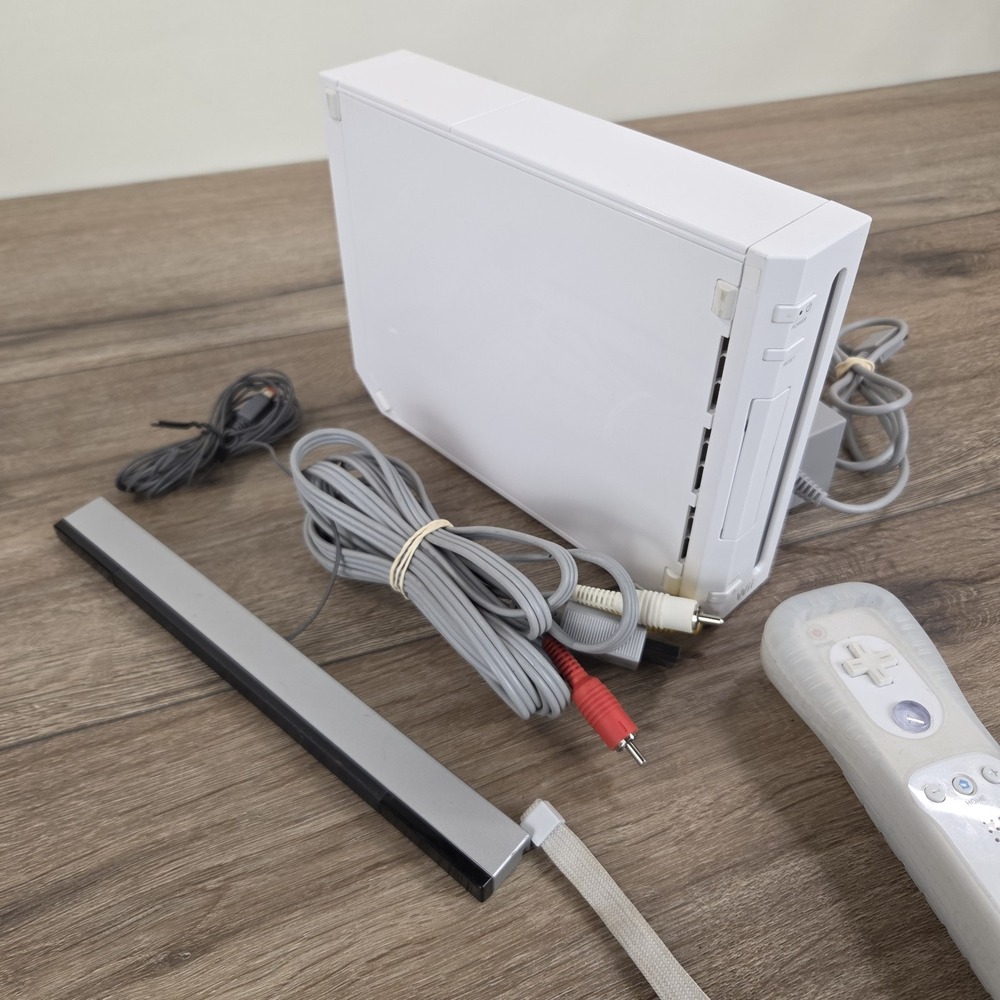 Nintendo RVL-001 Wii Console White Bundle Tested w/ Controller, Cables, & Sensor - Picture 2 of 13